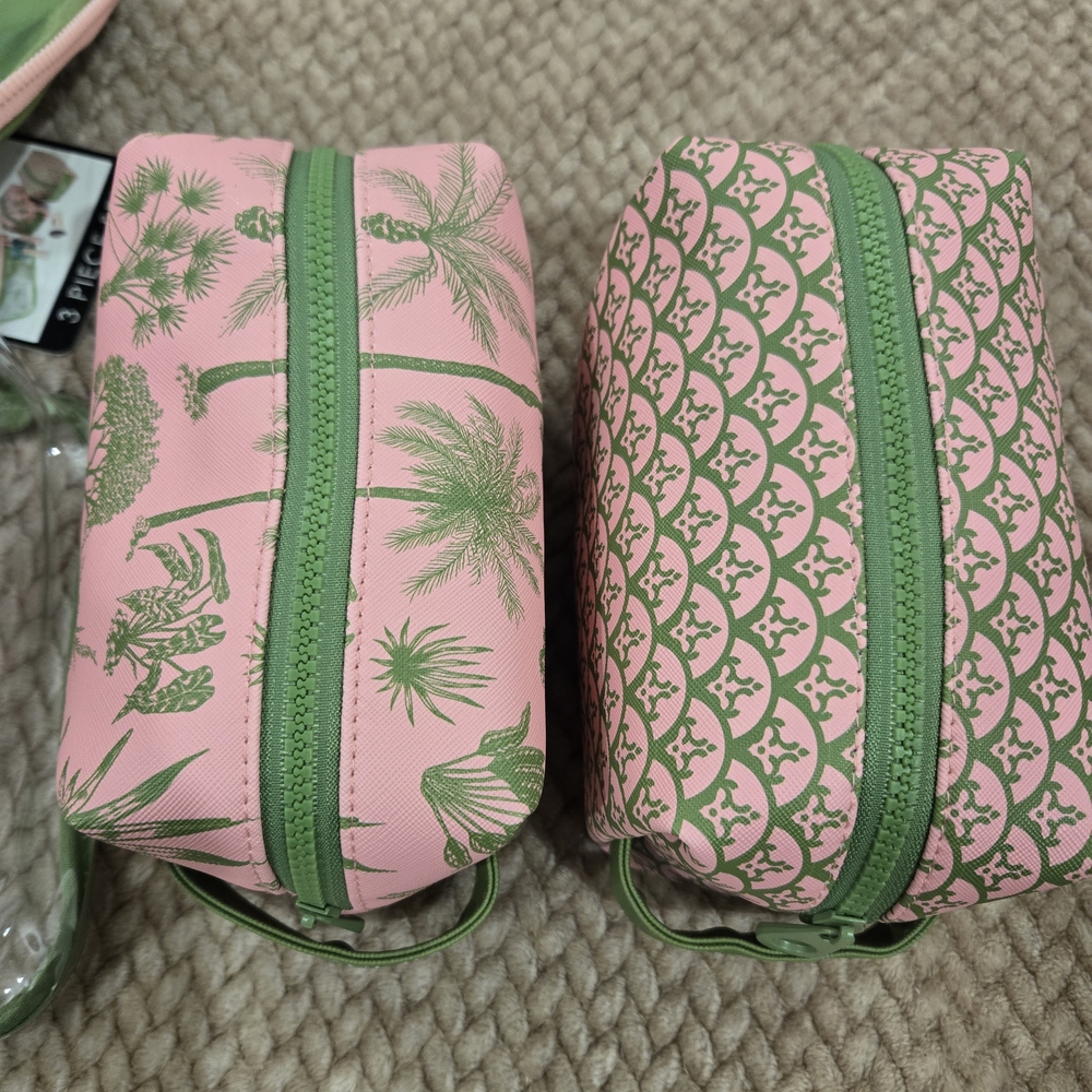 Nicole Miller 3  Pc Set makeup and skincare organizer bag, Safari See Descriptio - Picture 6 of 13